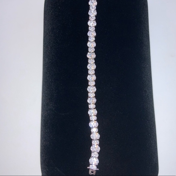 18ct Oval Cut Tennis Bracelet - Picture 11 of 11